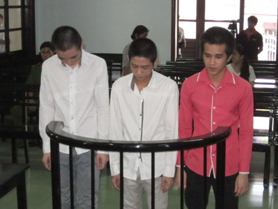 3 bị cáo trước tòa.