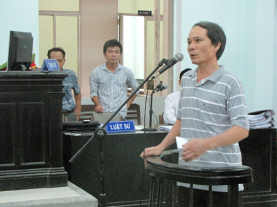 BC Anh Trung và Hồng Hà đều khai BC Thành Trung có mặt tại quán cà phê ở Khánh Sơn và đưa ra tỷ lệ ăn chia khi bán trầm kỳ.      