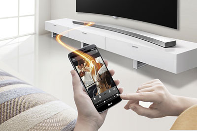  LG Music Flow HS8 kết hợp cùng TV cong