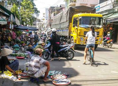 Chấn chỉnh hoạt động kinh doanh ở chợ Phương Sơn
