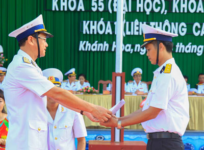 Học viện Hải quân: Trao bằng tốt nghiệp cho 352 học viên