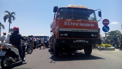 Chiếc xe trộn bê tông đã cán chết bé gái.