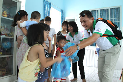 Tặng 196 phần quà tại Trung tâm Bảo trợ xã hội tỉnh Khánh Hòa