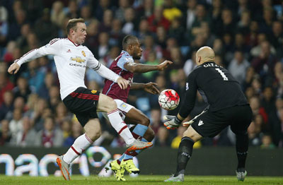 Wayne Rooney vẫn chưa tìm lại cảm giác ở vị trí tiền đạo cắm.