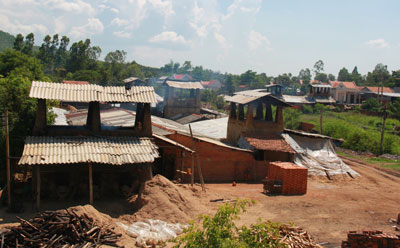 Lò gạch thủ công: Hoạt động cầm chừng