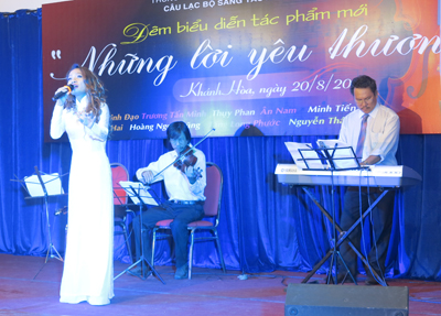 Câu lạc bộ Sáng tác âm nhạc biểu diễn tác phẩm mới