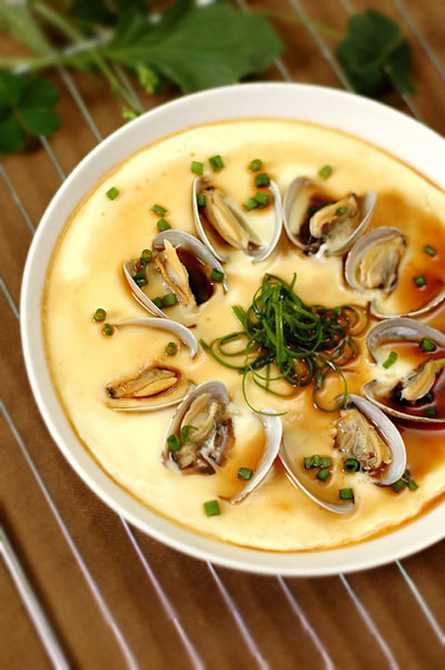 Trứng hấp ngao - món ngon cuối tuần