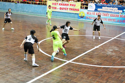 23 đội bóng tranh tài