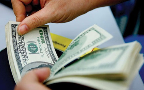 Ngân hàng khuyến khích khách bán vàng, USD