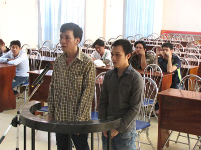 Rủ nhau trộm cắp tài sản của khách nước ngoài