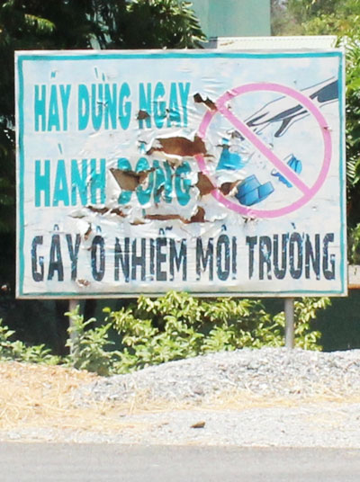 Cần sửa bảng tuyên truyền