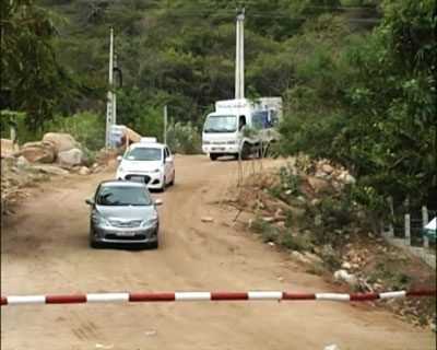 Bất cập việc thu phí qua đảo Bình Hưng