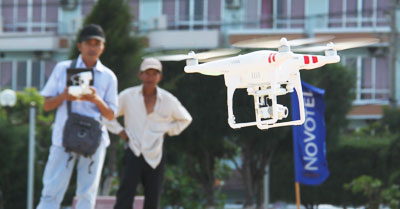 Chơi Flycam ở bờ biển Nha Trang