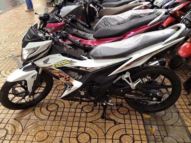 Honda Sonic 150R độ màu sắc sặc sỡ ở Indonesia  iSpeed