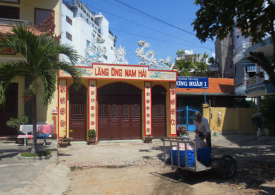 Lăng Ông Nam Hải ở số 6 Lê Lợi.