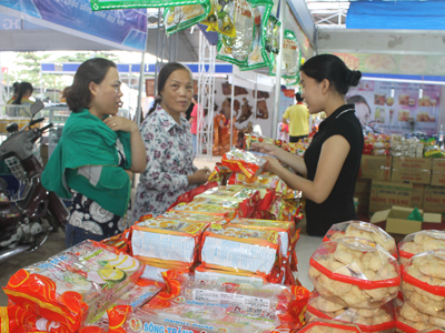 Mua sắm tại hội chợ