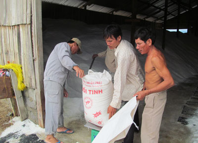 Giá muối nhích lên, các đơn vị tranh thủ xuất kho