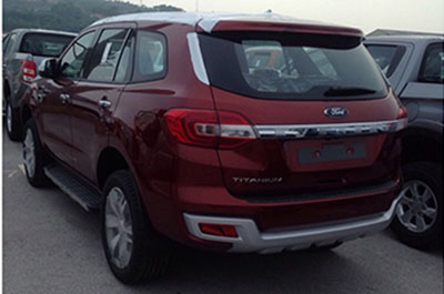 Ford Everest 2015 tay lái thuận bất ngờ xuất hiện tại Việt Nam