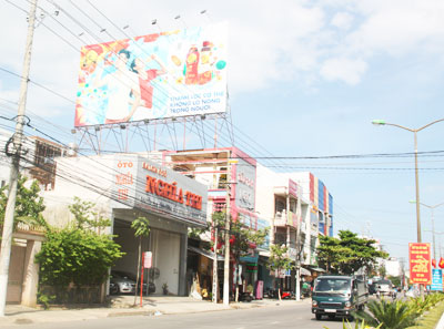 Thời gian tới, bảng quảng cáo sẽ không được lắp đặt trên nóc nhà. (Ảnh minh họa)