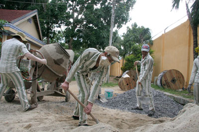 Nước mắt trước ngày đặc xá