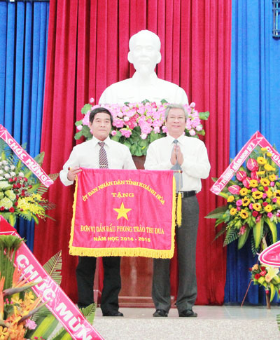 Dẫn đầu thi đua năm học 2014 - 2015