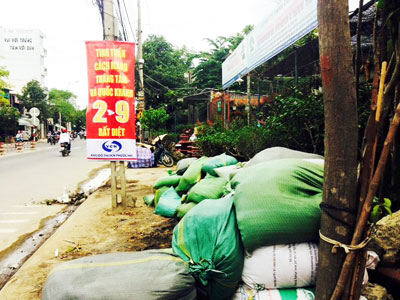 Chiếm dụng lề đường