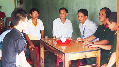 Chính quyền địa phương thăm hỏi thanh niên trúng tuyển