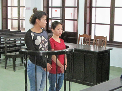 Bị phát hiện khi trộm điện thoại ở siêu thị