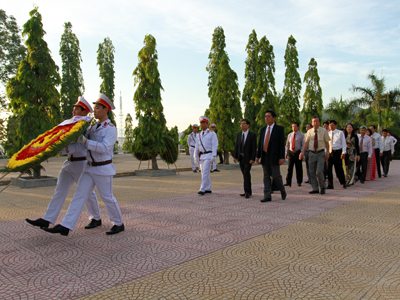 Đoàn đại biểu Ban chấp hành Đảng bộ tỉnh do ông Lê Thanh Quang - Ủy viên Trung ương Đảng, Bí thư Tỉnh ủy, Chủ tịch HĐND tỉnh dẫn đầu