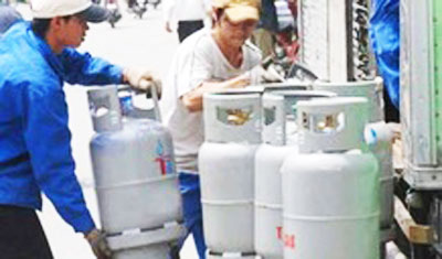Giá bán lẻ gas tiếp tục giảm 12.000 đồng/bình