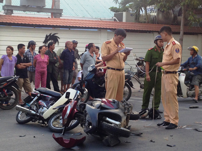 Lực lượng công an TP. Nha Trang đang điều tra làm rõ vụ tai nạn.