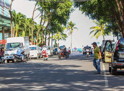 Việc dừng, đỗ xe trên các tuyến đường nhánh nối với đường Trần Phú diễn ra phổ biến