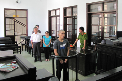 Phát hiện nhà dân không khóa, đạo chích vào nẫng đồ