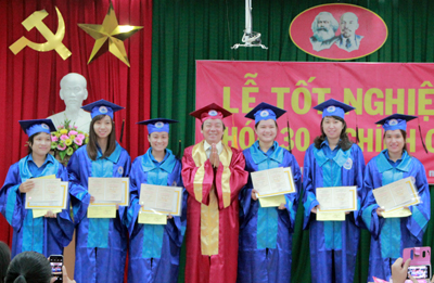 Trường Trung cấp Kinh tế Khánh Hòa: 60% học sinh khóa 30 tốt nghiệp