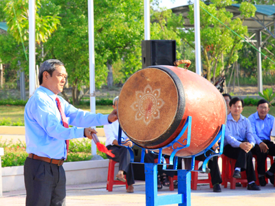 Lãnh đạo TP. Cam Ranh đánh trống khai hội tòng quân