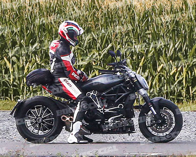 Ducati Diavel phiên bản 2016 lộ diện trên đường thử