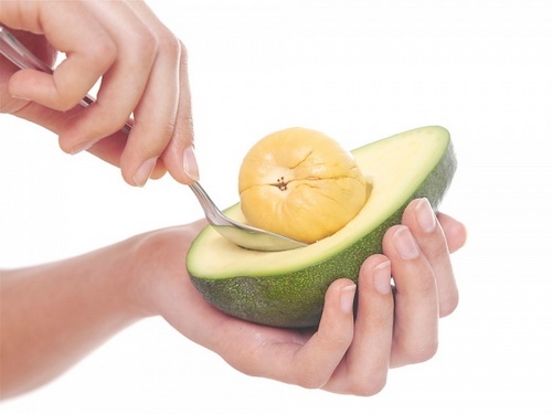 Sai lầm khi ăn bơ mọi người hay mắc phải làm giảm giá trị dinh dưỡng của loại quả này (Ảnh minh họa)