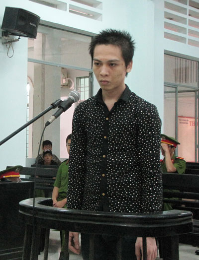 Đâm chết người vì bị chê nhỏ tuổi