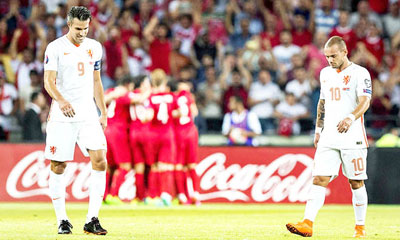 Với gánh nặng tuổi tác, Van Persie, Sneijder đã không thể giúp đội tuyển Hà Lan vượt khó tại vòng loại Euro 2016