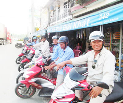 Đội xe thồ tự quản thị trấn Diên Khánh. Ảnh: Q.V