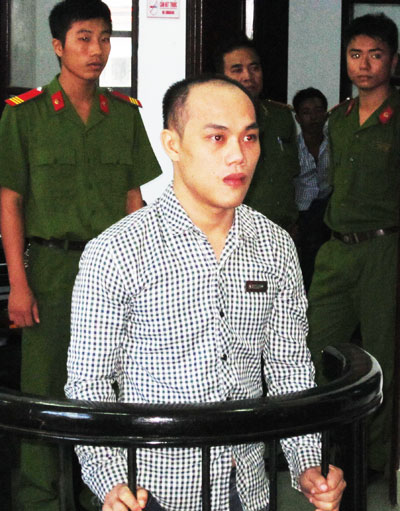 Bị cáo Nguyễn Phụng Nguyên trước vành móng ngựa