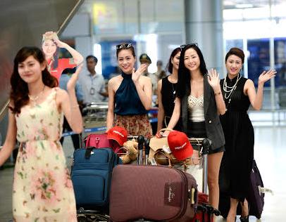 Các thí sinh dự thi Hoa hậu Hoàn vũ Việt Nam 2015 hội ngộ ở Nha Trang