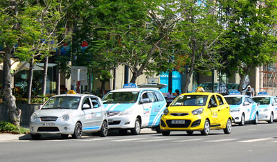 Nhiều hãng xe taxi vẫn chưa điều chỉnh giá cước