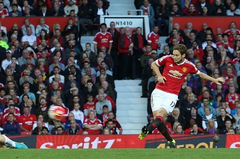 “Hiệp sĩ mù” Daley Blind, người mang lại nguồn sáng cho Quỷ đỏ thành Manchester.