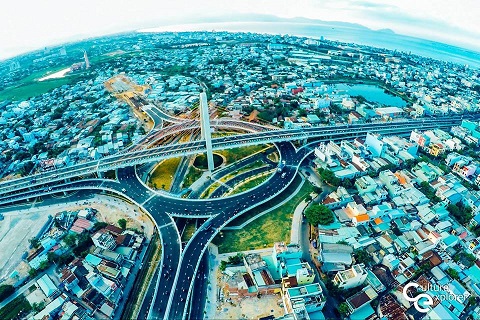 Qua ứng dụng này, bạn sẽ thấy hình ảnh của các địa điểm trên bốn khu vực Hà Nội, TP HCM, miền Trung, ĐBSCL từ quá khứ đến hiện tại. 