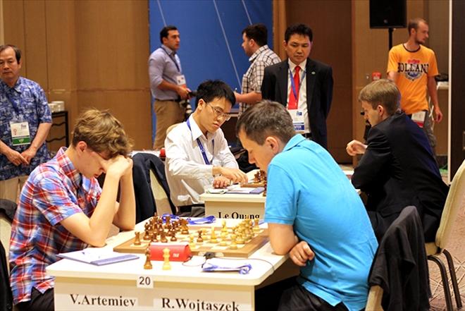 Lê Quang Liêm giành được trận hòa ở lượt đi vòng 2 World Cup cờ vua 2015.