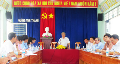 Đồng chí Lê Xuân Thân làm việc với phường Vạn Thạnh