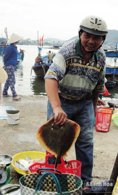 Đi chợ cá sớm mai