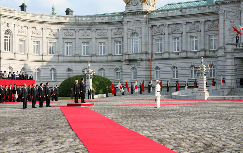 Tổng Bí thư hội đàm với Thủ tướng Nhật Bản