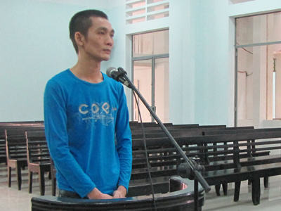 Chở con đi tắm biển, quay ra trộm cắp